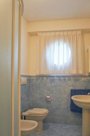 Appartamento Arancione : Ванная комната с душем