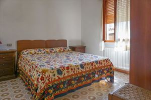 Villa Serena : спальня с двуспальной кроватью