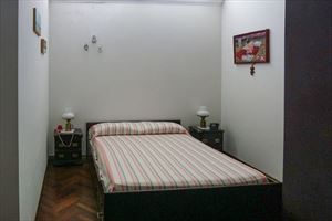 Villa Bussola Domani : спальня с двуспальной кроватью