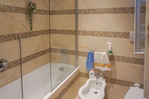 Villa  Principessa : Ванная комната с ванной