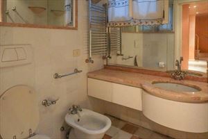 Villa dei Marmi : Ванная комната с душем