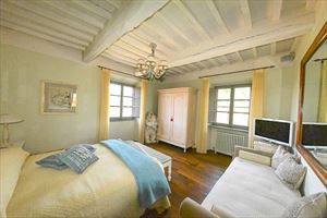 Villa Unique : спальня с двуспальной кроватью