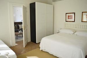 Appartamento Bianco Fiore : спальня с двуспальной кроватью