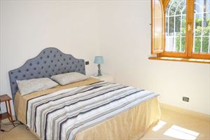 Villa Tremonti : спальня с двуспальной кроватью