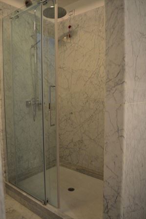Villa Cloe : Bathroom with shower