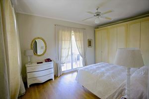 Villa Marina  : спальня с двуспальной кроватью