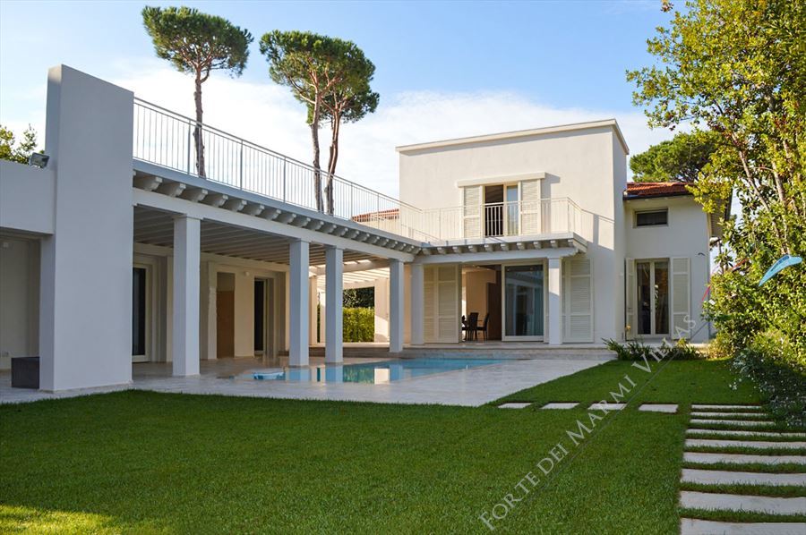 Villa Monroe detached villa to rent Marina di Pietrasanta