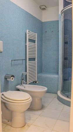Appartamento Bacco : Ванная комната с душем