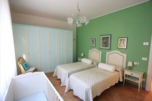 Villa La Pace  : спальня с двумя кроватями