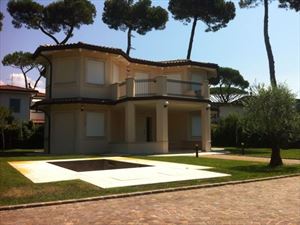 Villa    Carducci  : Outside view