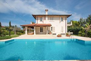 Villa Gucci villa singola in affitto e vendita Vittoria Apuana Forte dei Marmi