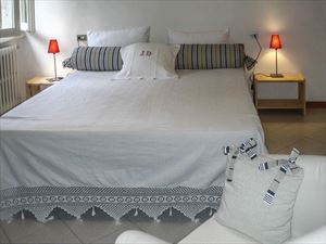 Villa La Riva : спальня с двуспальной кроватью