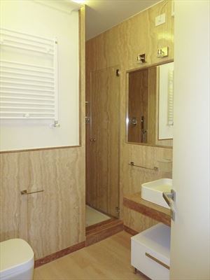 Appartamento Narciso : Ванная комната с душем
