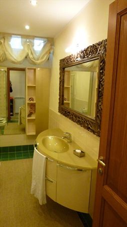 Villa   Dolce  : Ванная комната с ванной