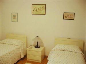 Villa Peonia : спальня с двумя кроватями