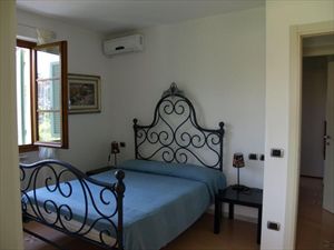 Villa Vanessa  : спальня с двуспальной кроватью