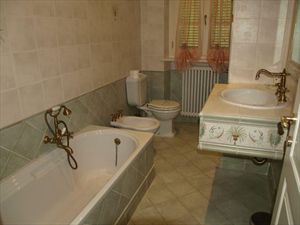Villa Verde Mare  : Bathroom with tube