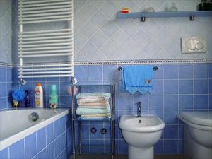 Villa Angela : Bathroom with tube