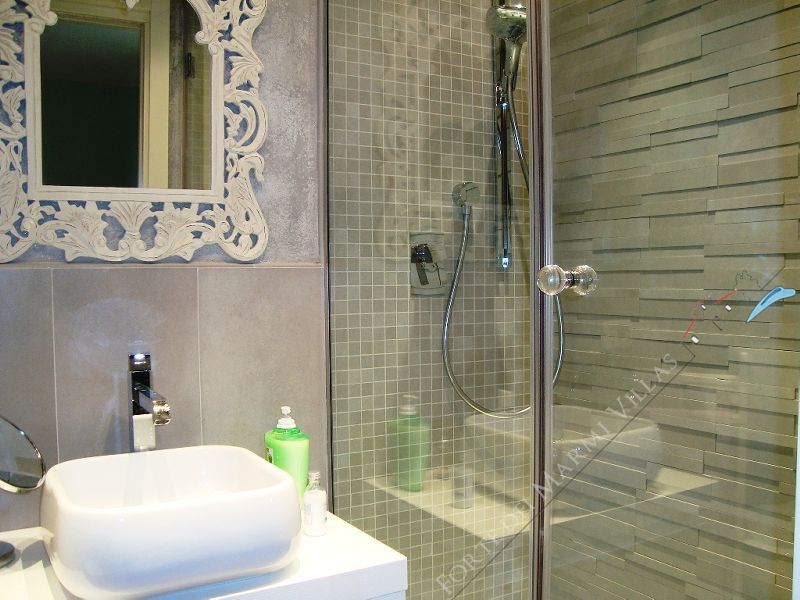 Villa Arianna : Ванная комната с душем