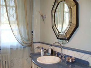 Villa dell Arte : Bathroom with shower