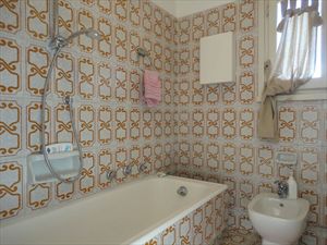 Villa Angelica : Ванная комната с ванной