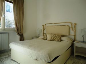 Villa Angelica : спальня с двуспальной кроватью