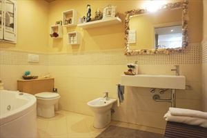 Villa Benedetta : Bathroom with tube