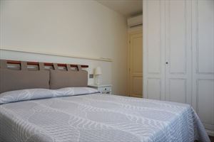 Villa Benigni  : спальня с двуспальной кроватью