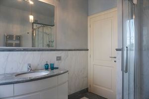 Villa Benigni  : Bathroom with shower