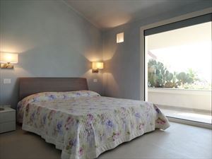 Villa Cactus : спальня с двуспальной кроватью