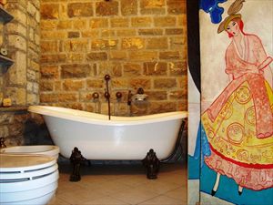 Villa Domus Camaiore : Bathroom with tube