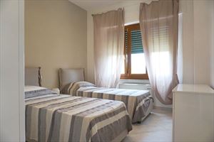 Villa Canario : спальня с двумя кроватями