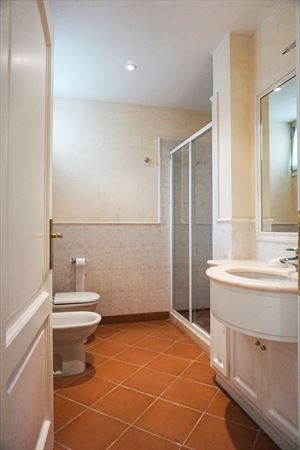 Villa Carrara : Ванная комната с душем