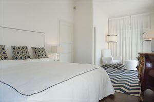 Villa Costa : спальня с двуспальной кроватью