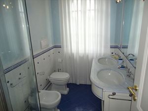 Villa Costanza : Bathroom with shower