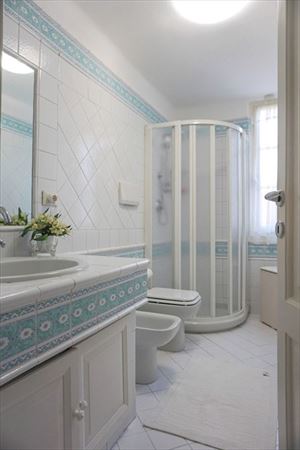 Villa Denise : Bathroom with shower