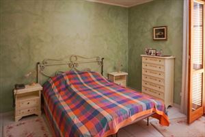 Villa Greta : спальня с двуспальной кроватью