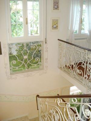Villa Emiliana : Marble stairs