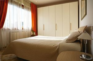 Villa Fior di Loto : спальня с двуспальной кроватью