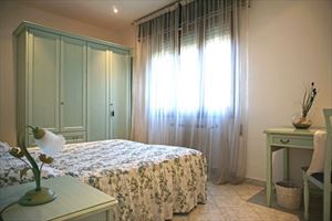 Villa Fior di Loto : спальня с двуспальной кроватью