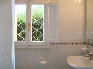 Villa Genova : Ванная комната с душем