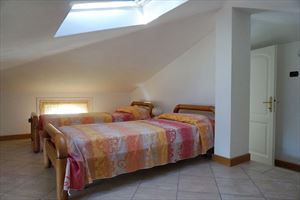 Villa Giovanna : спальня с двумя кроватями