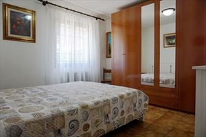 Villa Ilda : спальня с двуспальной кроватью