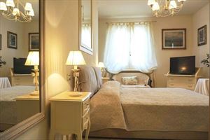 Villa Ariel : спальня с двуспальной кроватью
