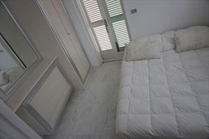 Villetta La Vela : спальня с двуспальной кроватью