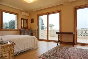 Villa Maestro : спальня с двуспальной кроватью