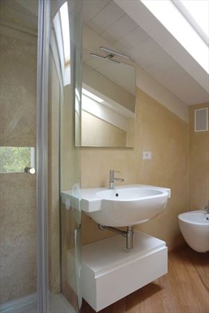 Villa Monroe : Bathroom with shower