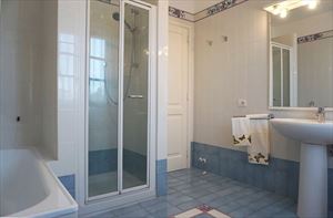 Villa Peonia : Ванная комната