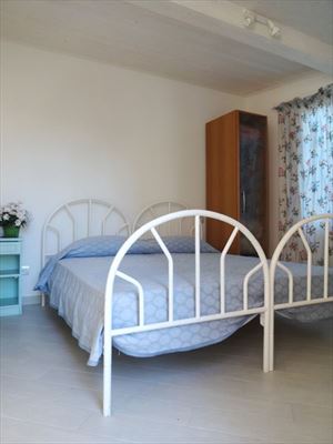 Villa Rossella  : спальня с двумя кроватями