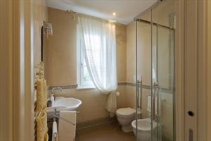 Villa Sibilla   : Bathroom with shower